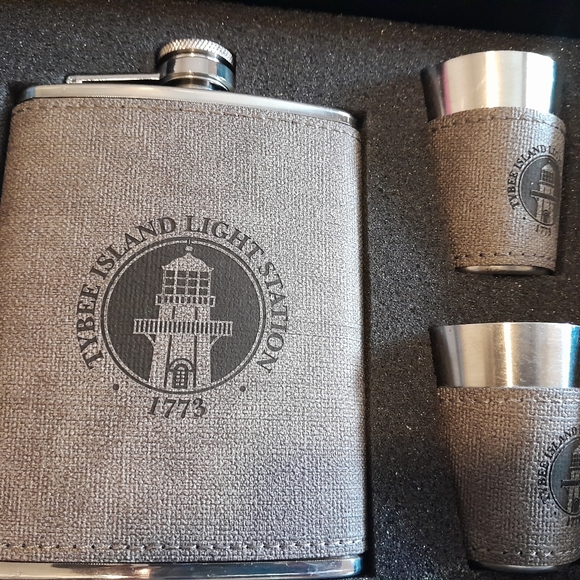 TYBEE ISLAND LIGHT STATION 1773 LIQUOR HIP FLASK AND SHOT GLASSES STAINLESS 8oz - Picture 1 of 7